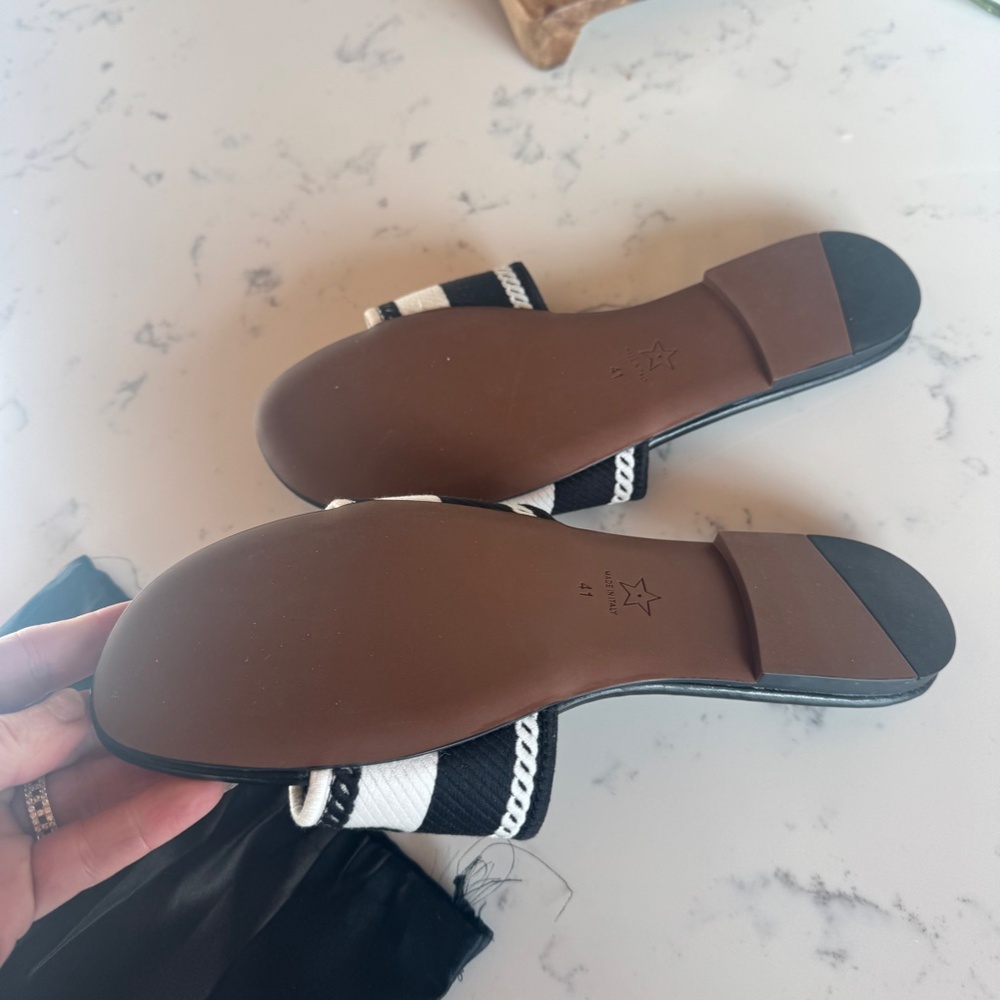 CHANEL WOMEN SLIDES BRAND NEW EU SIZE 41 BLACK & WHITE - Picture 4 of 8